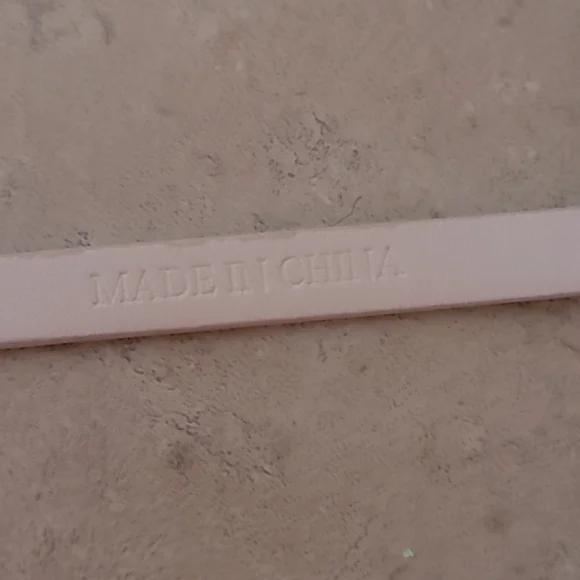 Free with any bundle! Lilly Pulitzer white patent leather belt with bow - Picture 5 of 11